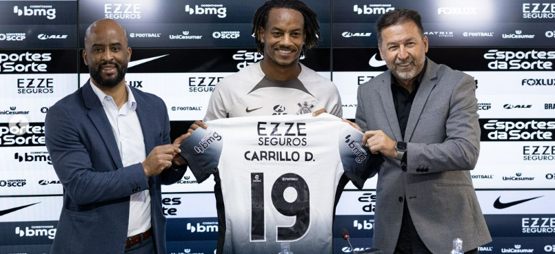 Novo reforço do Corinthians, André Carrillo, foi apresentado oficialmente na Neo Química Arena (Foto: Rodrigo Coca/Corinthians)