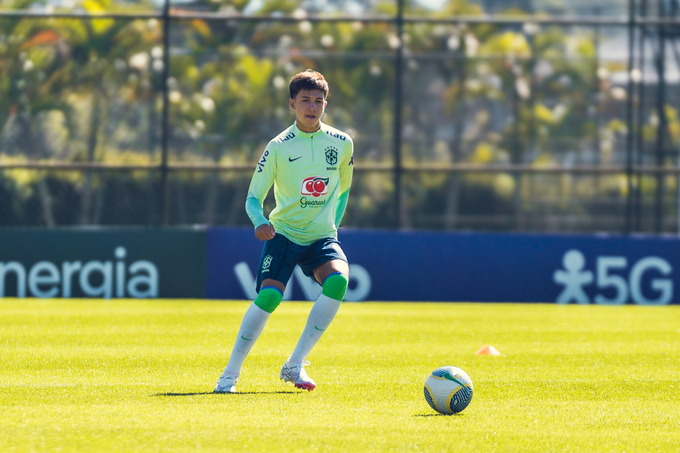 Enrico, jogador do time Sub-16 do Red Bull Bragantino, na Seleção Brasileira. (Foto: Fabio Souza/CBF)