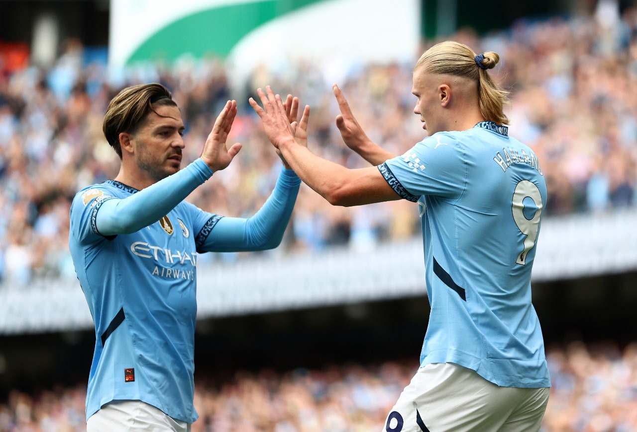 Haaland e Jack Grealish. (Foto: Naomi Baker/Getty Images)