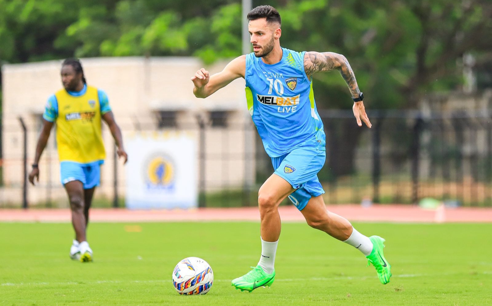 Lukas Brambilla defende o Chennaiyin FC, da Índia (Foto: Divulgação)