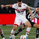 Calleri disputa bola na partida contra o Botafogo (Crédito: Rubens Chiri / São Paulo FC)