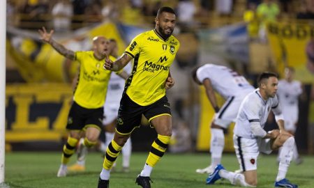 Felipe Garcia faz gol que dá esperança ao São Bernardo na competição