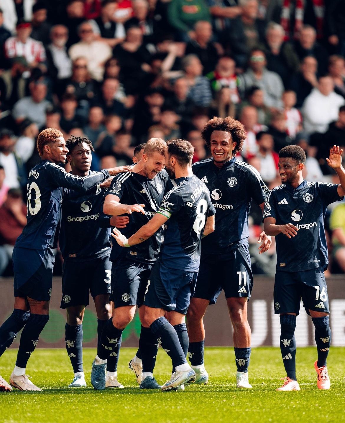 Jogadores do Manchester United comemorando. (Foto: Divulgação/ Manchester United)