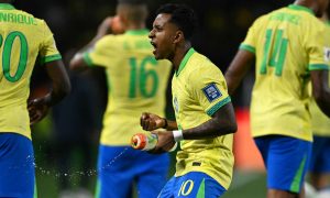 Rodrugo marca para o Brasil (Foto: Mauro Pimentel/AFP via Getty Images)