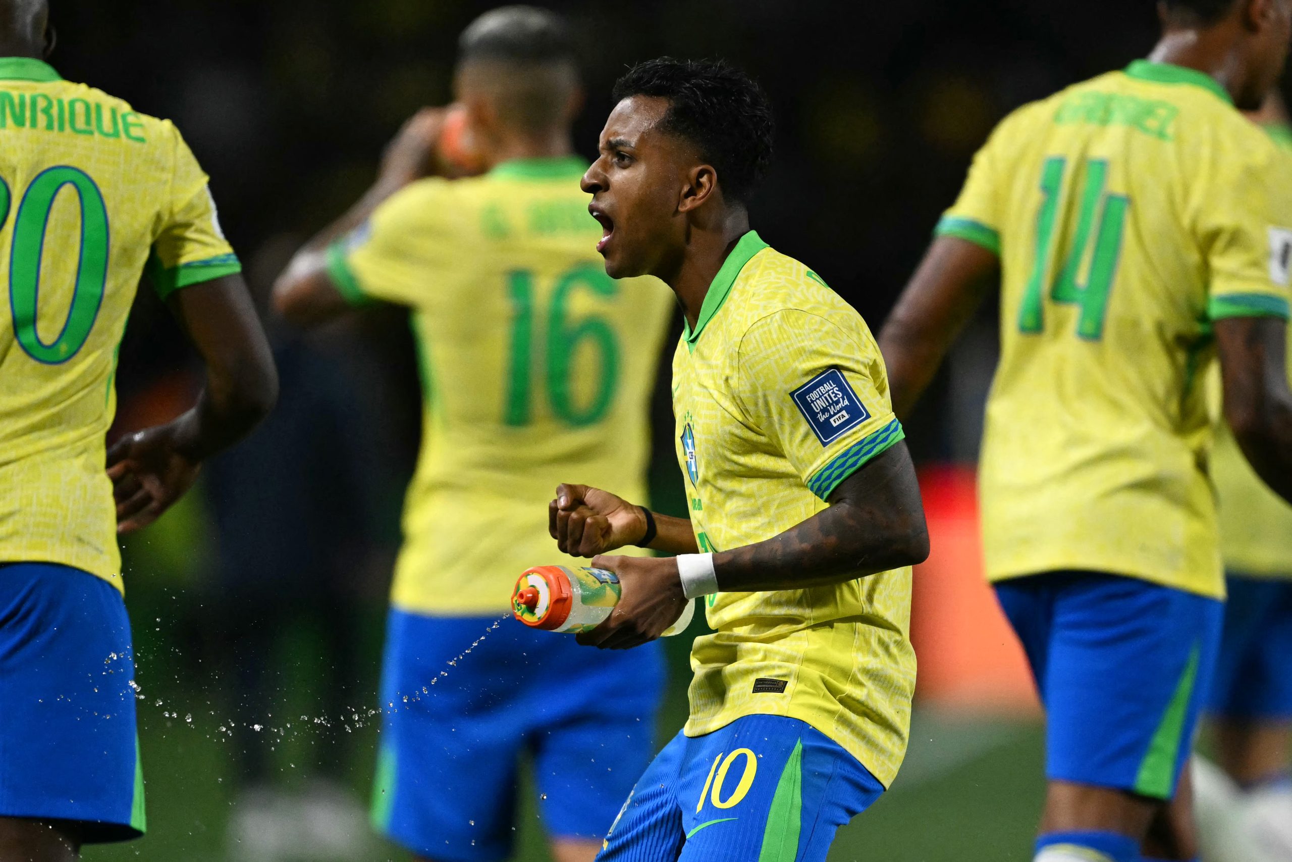 Rodrugo marca para o Brasil (Foto: Mauro Pimentel/AFP via Getty Images)