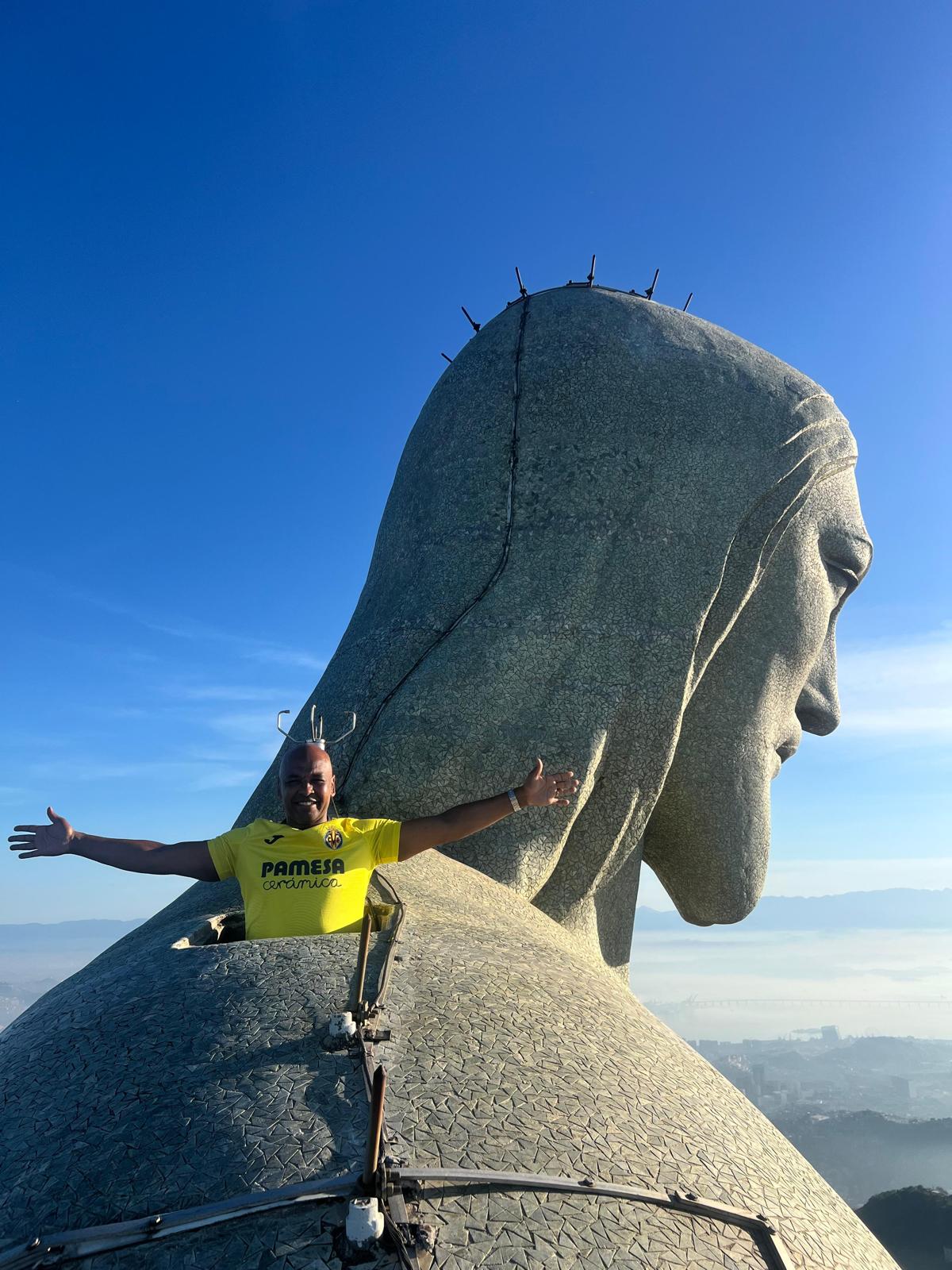 Marcos Senna no cristo. (Foto: Divulgação/Villareal)