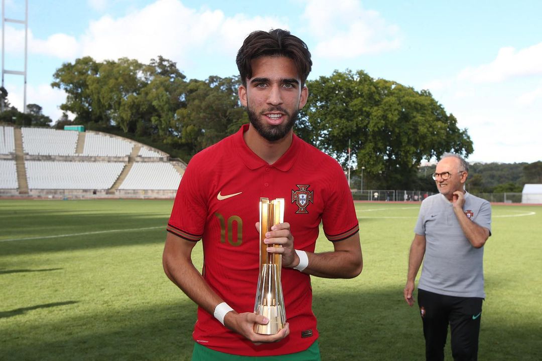 Corinthians acerta a contratação de meia ex-Wolfsburg para a equipe sub-20, diz jornalista. (Foto: arquivo pessoal/instagram jessecosta10)