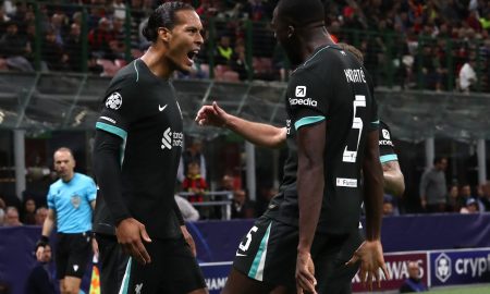 Van Dijk e Konaté. (Foto: Marco Luzzani/Getty Images)