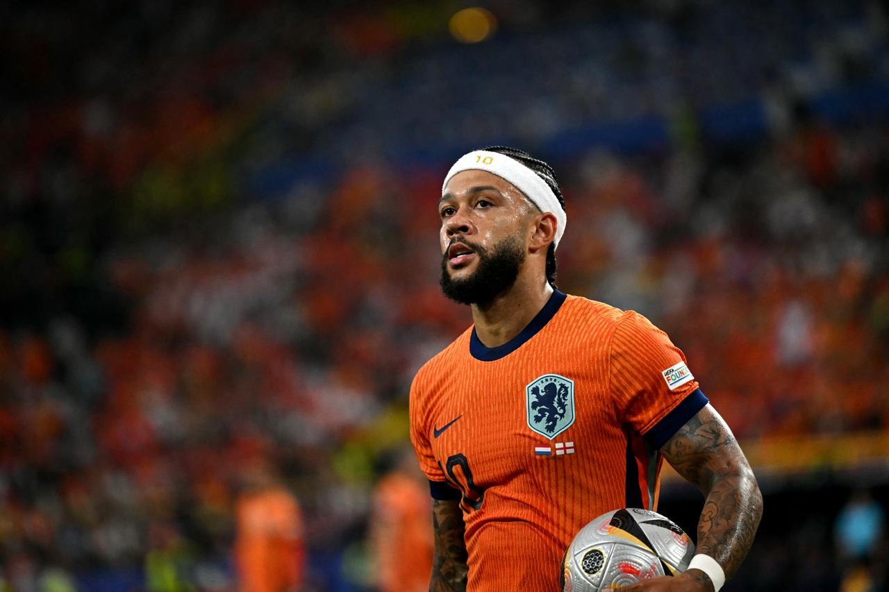 Corinthians fecha a contratação do atacante holandês Memphis Depay. (Foto: OZAN KOSE/AFP via Getty Images)