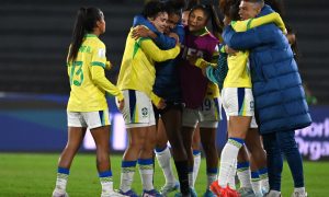 Brasil vence seleção canadense por 2 a 0