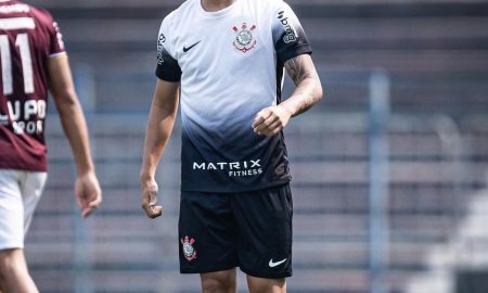 Miguel Nassif celebra grande atuação e classificação no Paulista sub-20. (Foto: Divulgação/Corinthians)