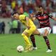 Fabrício Bruno em ação na partida entre Flamengo e Peñarol na ida das quartas de final da Libertadores no Maracanã (Foto: Dhavid Normando/Getty Images)