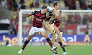 Flamengo joga mal novamente mas vence o Athletico (Photo by Wagner Meier/Getty Images)