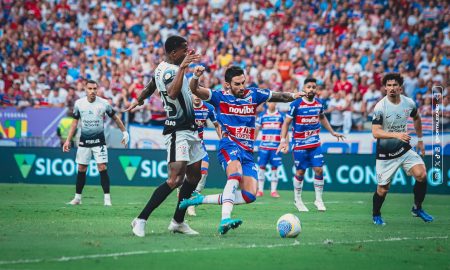 Fortaleza e Corinthians em ação. (Foto: Matheus Lotif/Fortaleza EC)