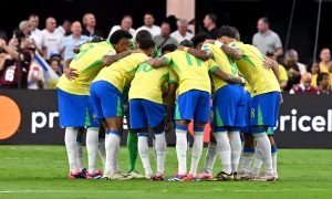 Brasil entra em campo contra o Equador (Foto: FREDERIC J. BROWN/AFP via Getty Images)