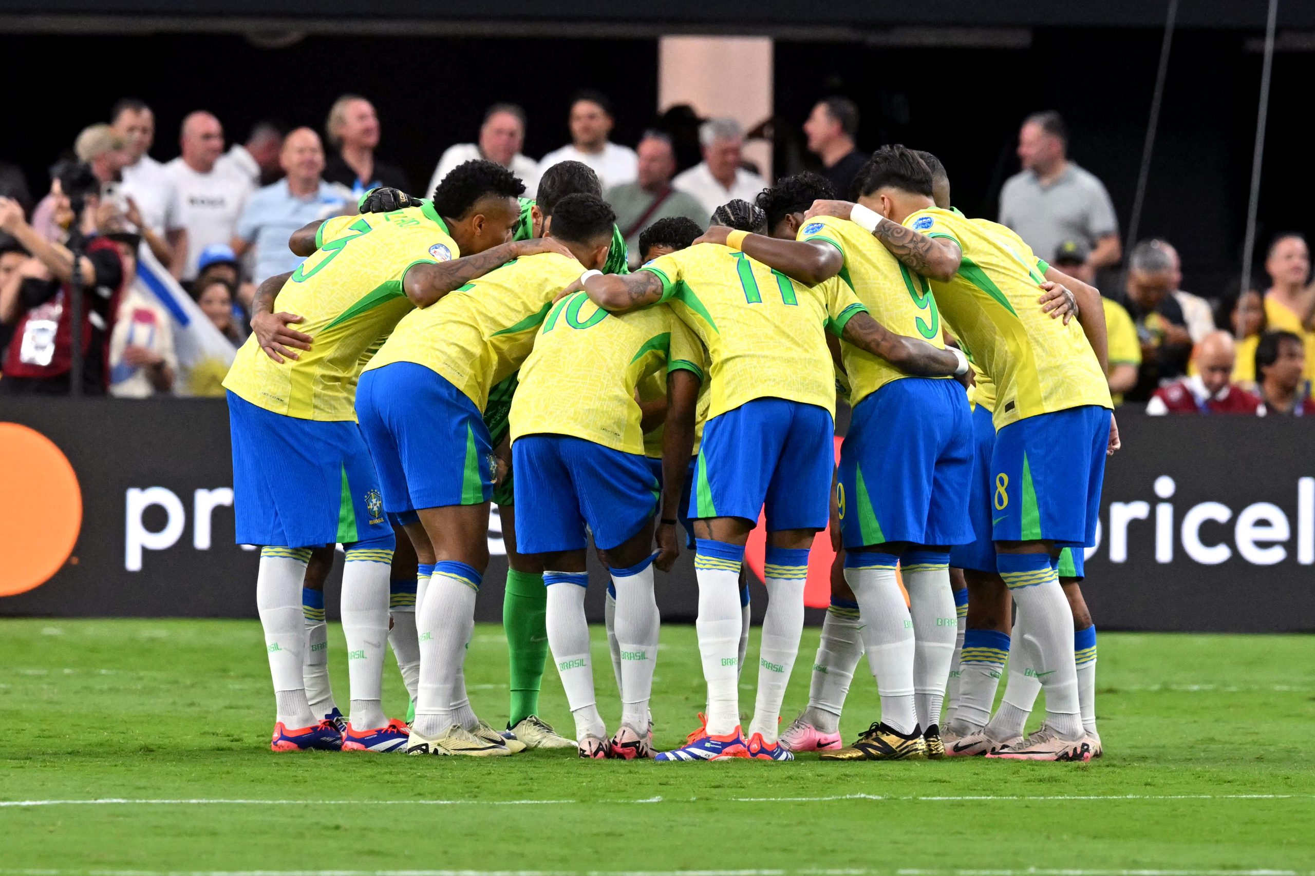 Brasil entra em campo contra o Equador (Foto: FREDERIC J. BROWN/AFP via Getty Images)