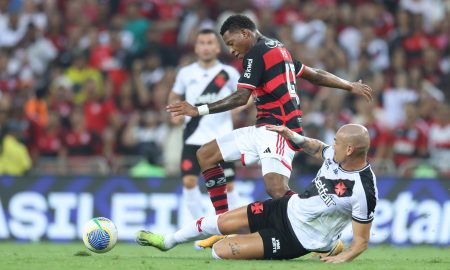 Alex Sandro e Gonzalo Plata estrearam neste domingo. Lucas Figueiredo/Getty Images