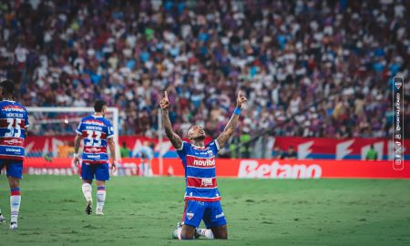 Marinho comemora um de seus gols. (Foto: Matheus Lotif/Fortaleza EC)