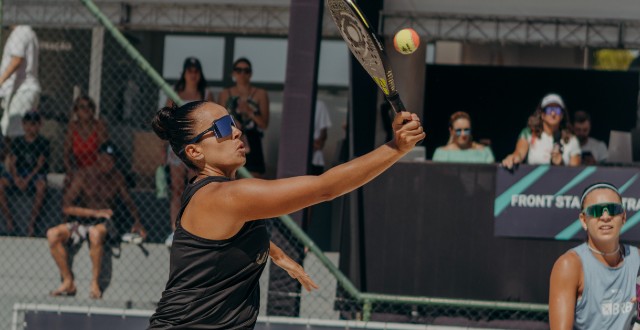 Isadora Simões de preto e Julia Nogueira de cinza (Foto: Isabela Cantieri)