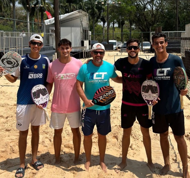 Foto: Da esquerda para a dir. Felipe Loch, Vitor Lopez, Lucas Sousa, Antomi Ramos e Daniel Mola (Foto: Divulgação)