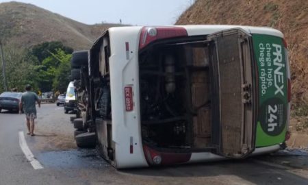 Ônibus tomou na Serra das Araras (Foto: Divulgação)