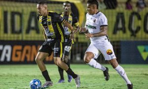 Volta Redonda e Botafogo em ação. (Foto: Raphael Torres)