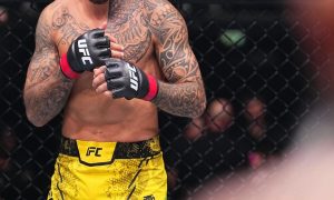 Renato Moicano venceu luta principal do UFC Paris (Foto: Divulgação/Instagram UFC)