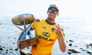 John John Florence comemora vitória na WSL. (Foto: Pat Nolan / WSL)