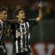 Gustavo Scarpa comemora um dos gols do Atlético na derrota por 4 a 2 para o Vitória no primeiro turno do Brasileirão. Foto: Pedro Souza|Atlético-MG