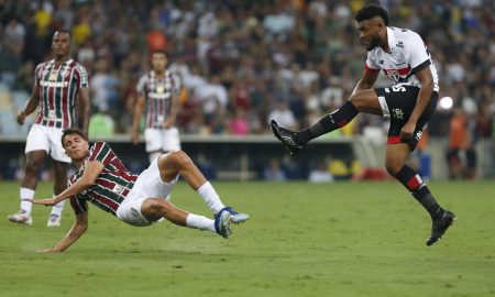 Árbitro tem pena ampliada após lance polêmico (Photo by Rubens Chiri)