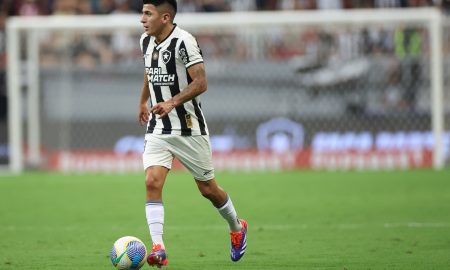 Thiago Almada na partida contra o Grêmio. (Foto: Vítor Silva/Botafogo)