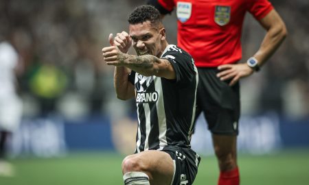 Paulinho marca um dos gols do Atlético em cima do Vasco. Foto: Pedro Souza/Atlético-MG