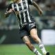 Guilherme Arana sofreu uma lesão muscular na coxa esquerda na partida contra o Vasco da Gama, pela Copa do Brasil. Foto: Pedro Souza|Atlético-MG