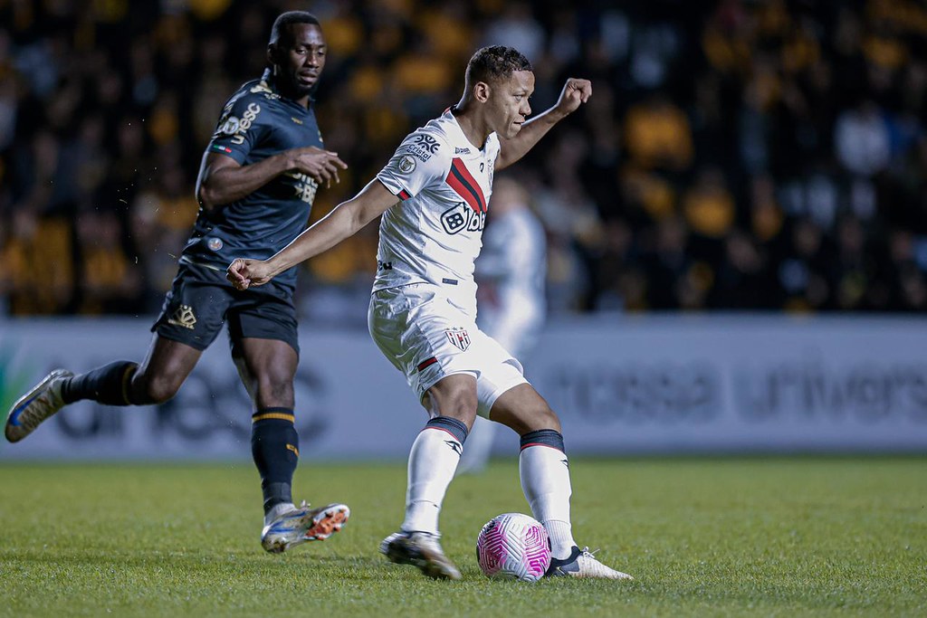 Criciúma levou a melhor no Heriberto Hulse (Foto: Divulgação / Atlético-GO)