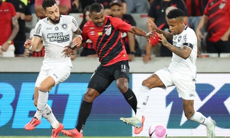 Tchê Tchê e Alex Telles. (Foto: Vitor Silva/Botafogo)