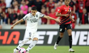 Savarino contra o Athletico (Foto: Vítor Silva/Botafogo)