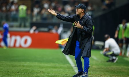 Renato Gaúcho critica decisões da arbitragem em derrota do Grêmio e questiona: 'qual a regra do futebol?' (FOTO: LUCAS UEBEL/GRÊMIO FBPA)