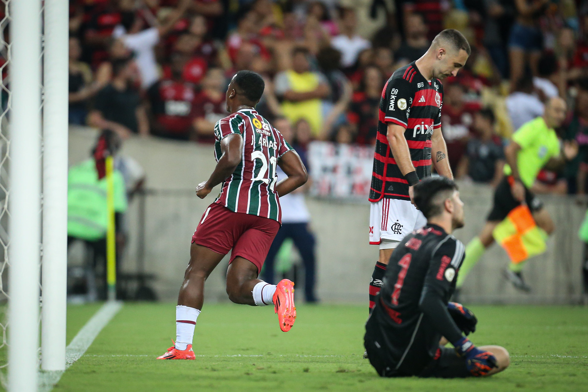 Fluminense leva melhor no clássico e foge da zona (Foto: Marcelo Gonçalves/ Fluminense F.C.)