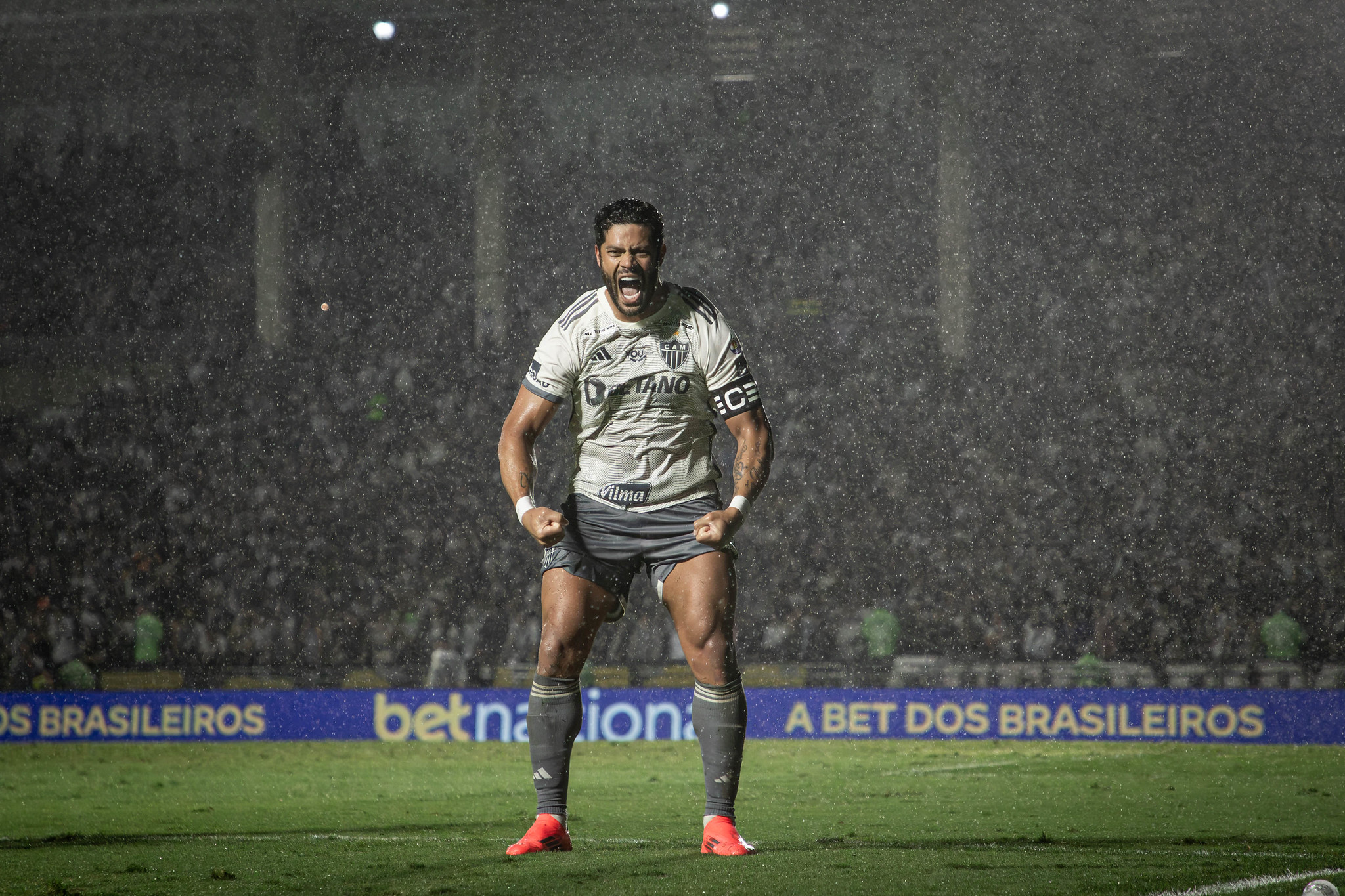 Hulk comemora gol do Atlético. (Foto: Pedro Souza /CAM)