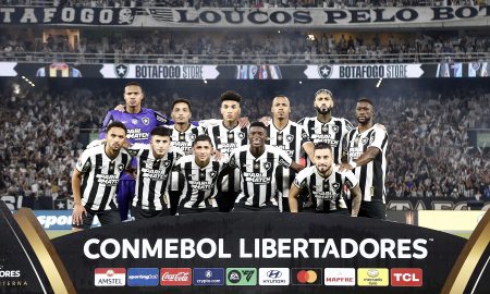 Time do Botafogo contra o Peñarol (Foto: Vítor Silva/Botafogo)