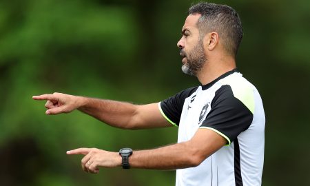 Artur Jorge durante treino do Botafogo. (Foto: Vitor Silva/Botafogo)