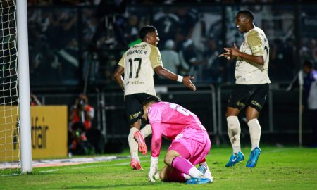 Emerson Rodríguez e Rayan comemoram o primeiro gol do Vasco no jogo (Foto: Matheus Lima/Vasco)