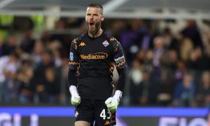 De Gea comemorando um dos pênaltis defendidos. (Foto: Gabriele Maltinti/Getty Images)