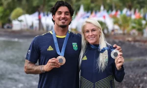 Gabriel Medina e Tati Weston-Webb. (Foto: Reprodução / COB)