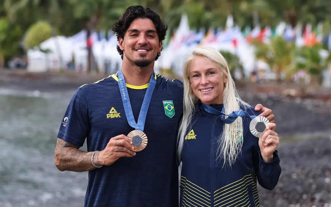 Gabriel Medina e Tati Weston-Webb. (Foto: Reprodução / COB)