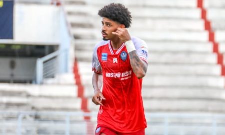 Hudson Barbosa está no futebol da Tailândia (Foto: Arquivo pessoal)