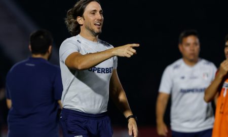 Técnico Luis Zubeldia (Photo by Rubens Chiri)