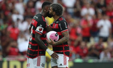 Gabigol comemora gol com Gerson. (Photo by Wagner Meier/Getty Images)