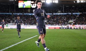 Jack Grealish comemorando o primeiro gol. (Foto: Justin Setterfield/Getty Images)