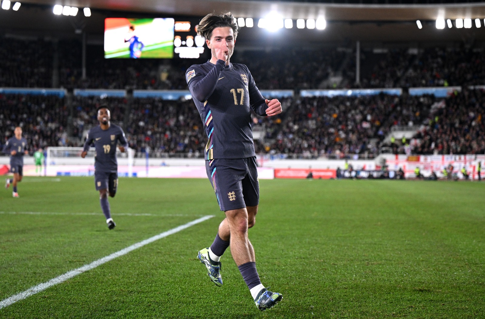 Jack Grealish comemorando o primeiro gol. (Foto: Justin Setterfield/Getty Images)